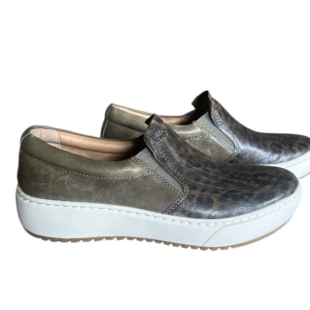 Sofft Women’s Slip-On Shoes Size 7 Dark Green Leather Animal Print
